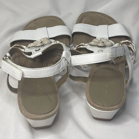 Easy Spirit White Adjustable Strap Floral Beaded Wedge Sandals Size 7 - Picture 6 of 10